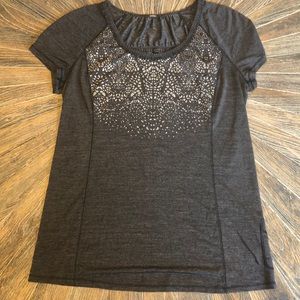 Super cute Lulu short sleeve top